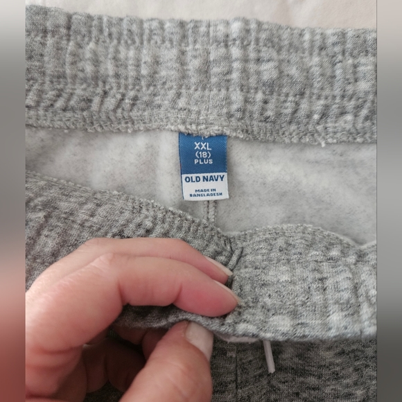 Old Navy NWOT Boys Size XXL 18 Gray Sweatpant Joggers - Picture 3 of 4